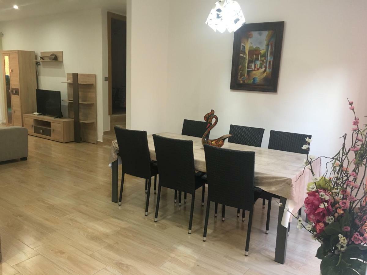 Apartment With Private Patio Fuengirola Exterior photo